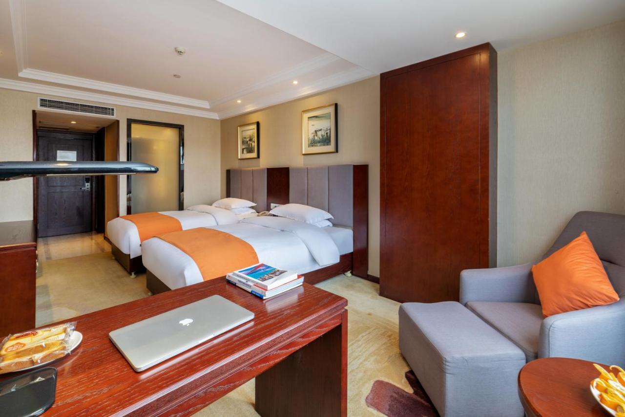Huzhou Wealth Hotel Exterior photo
