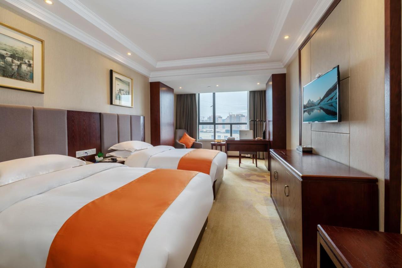 Huzhou Wealth Hotel Exterior photo