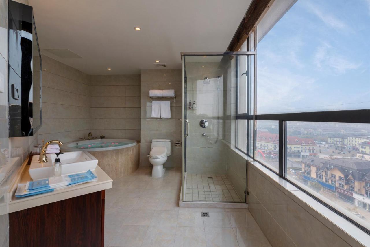 Huzhou Wealth Hotel Exterior photo