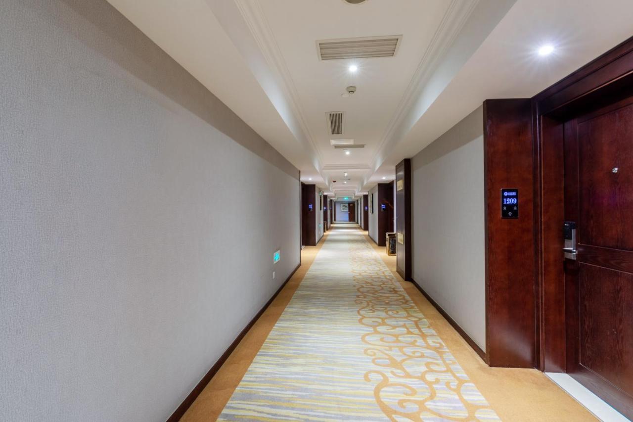 Huzhou Wealth Hotel Exterior photo