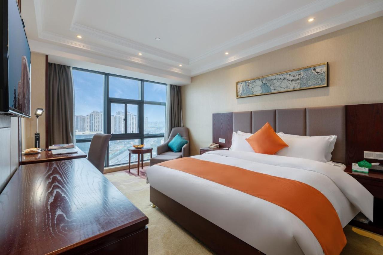 Huzhou Wealth Hotel Exterior photo