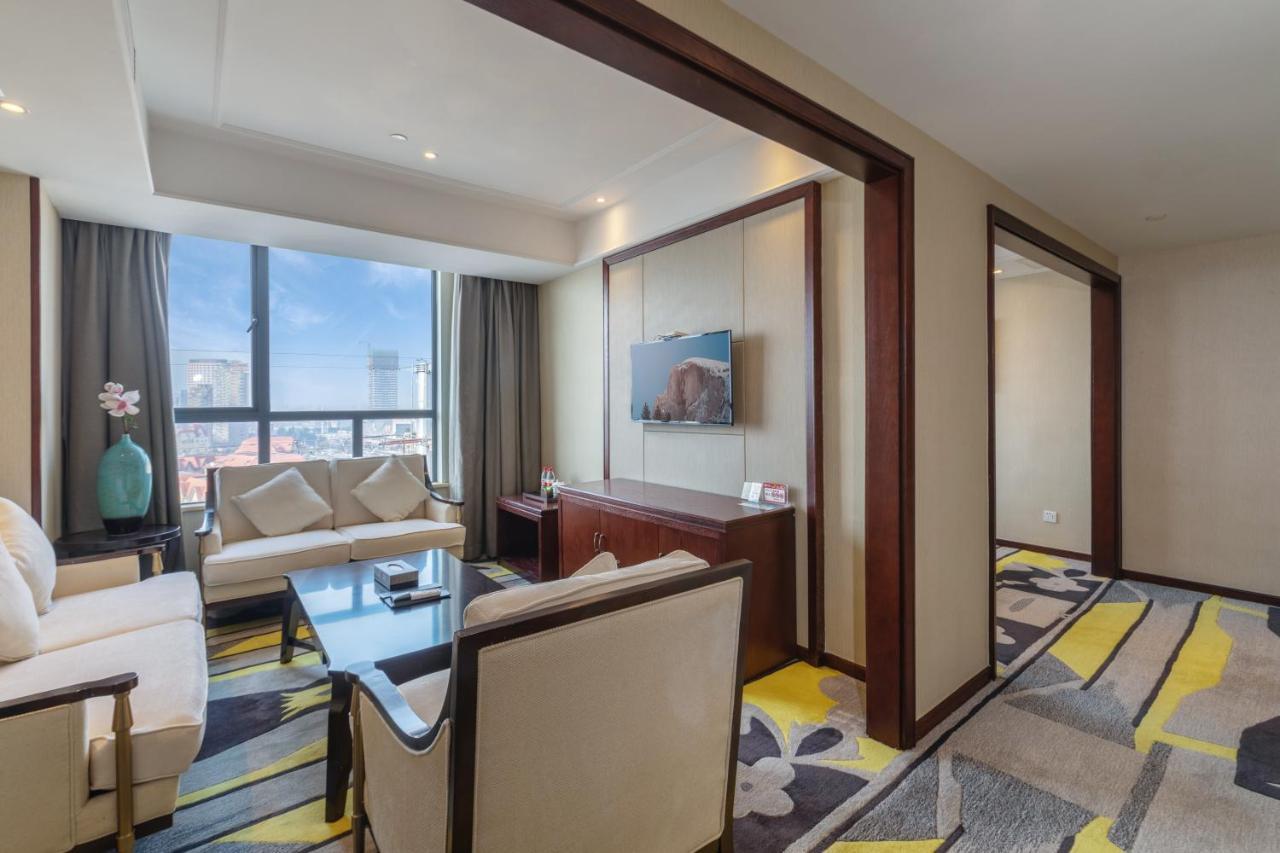 Huzhou Wealth Hotel Exterior photo