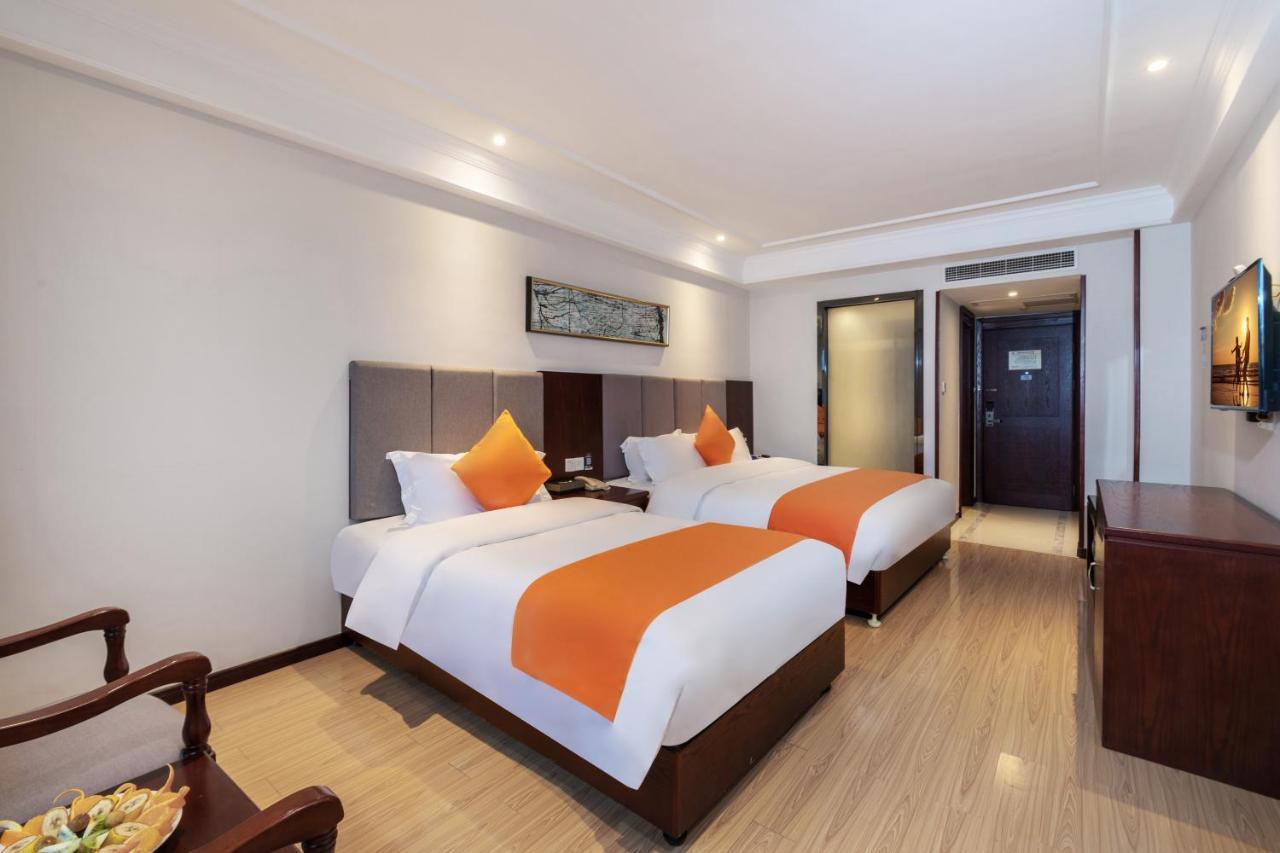 Huzhou Wealth Hotel Exterior photo